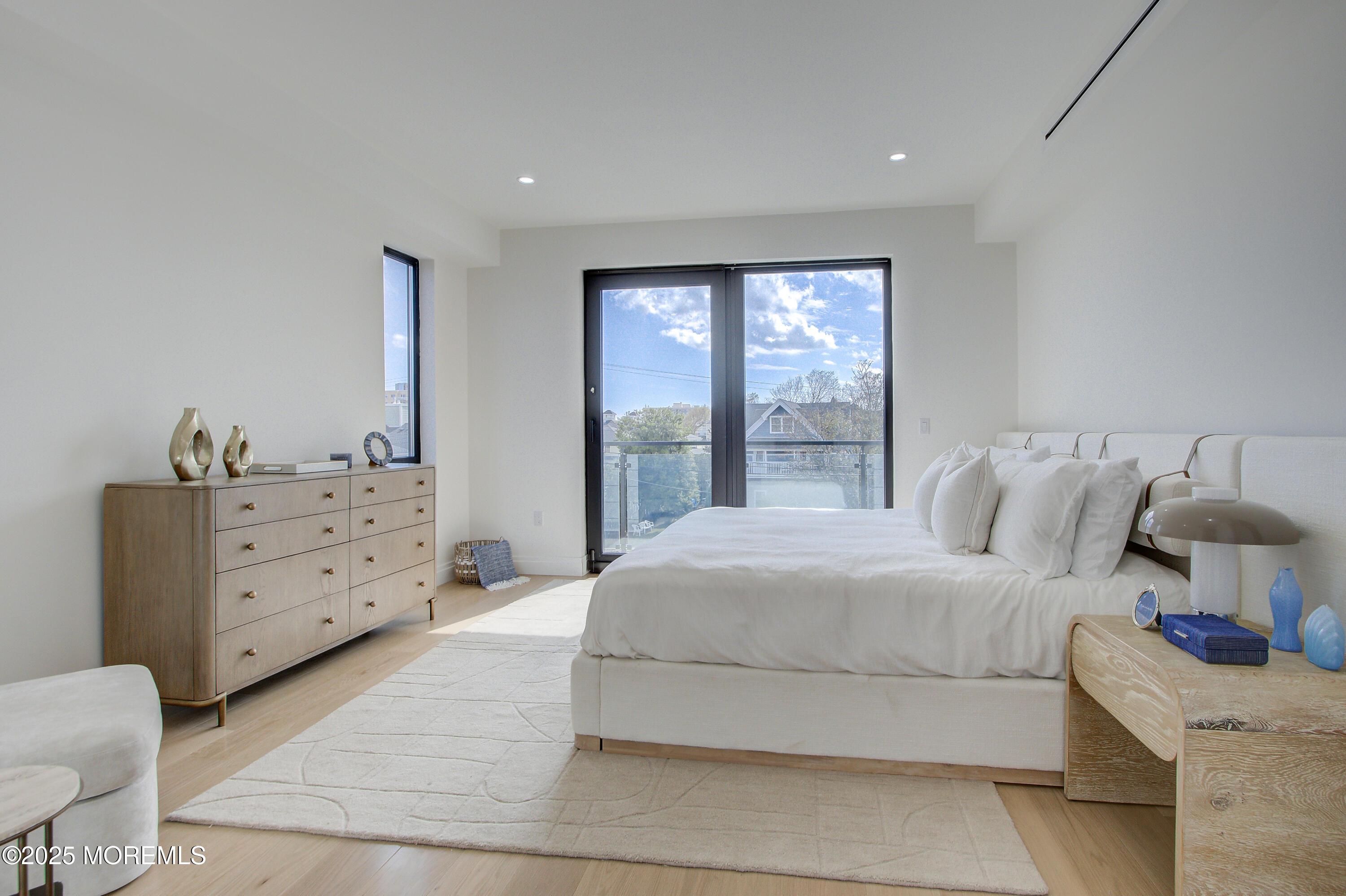 345 2nd Avenue, 11