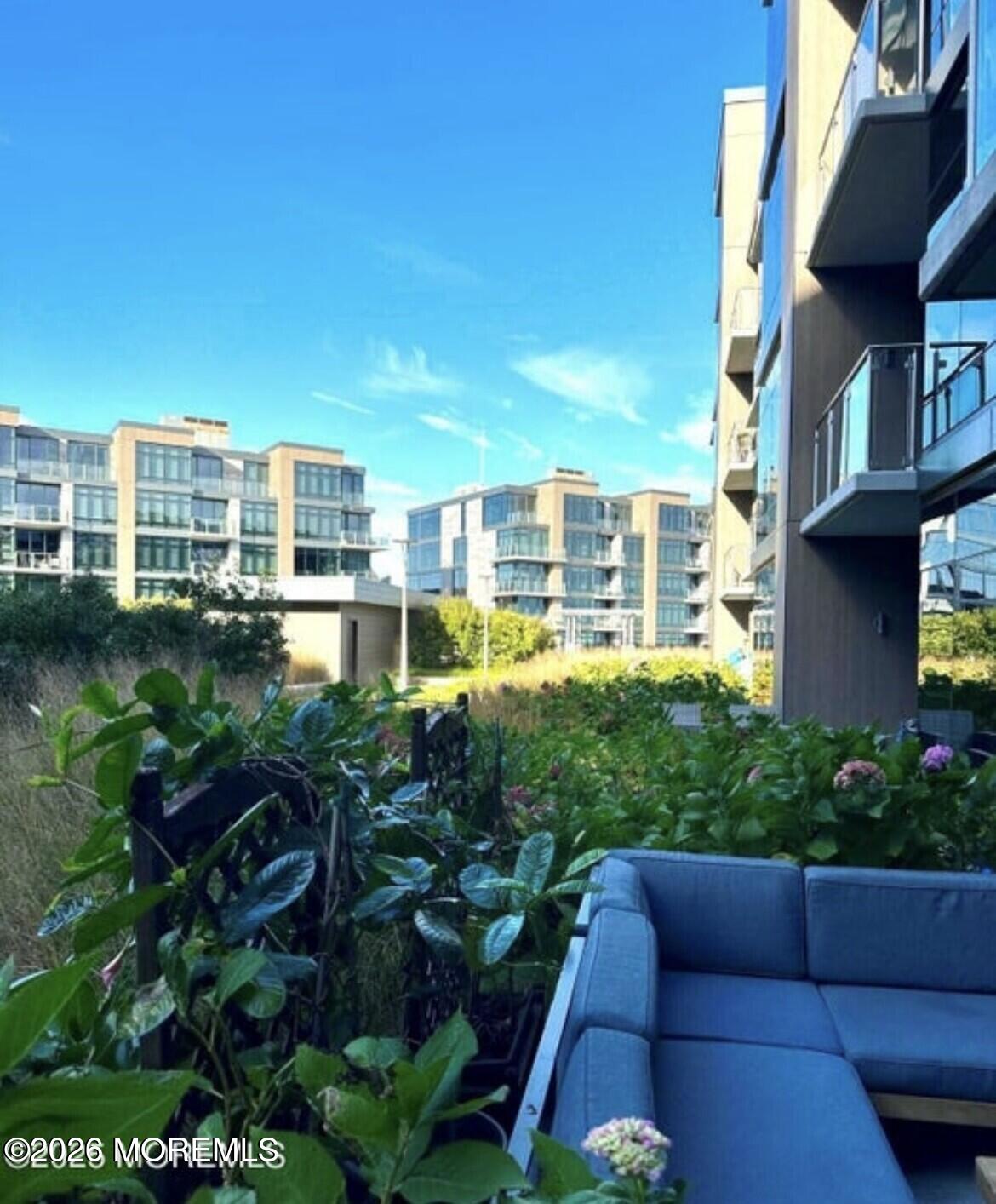 15 Morris Avenue 204