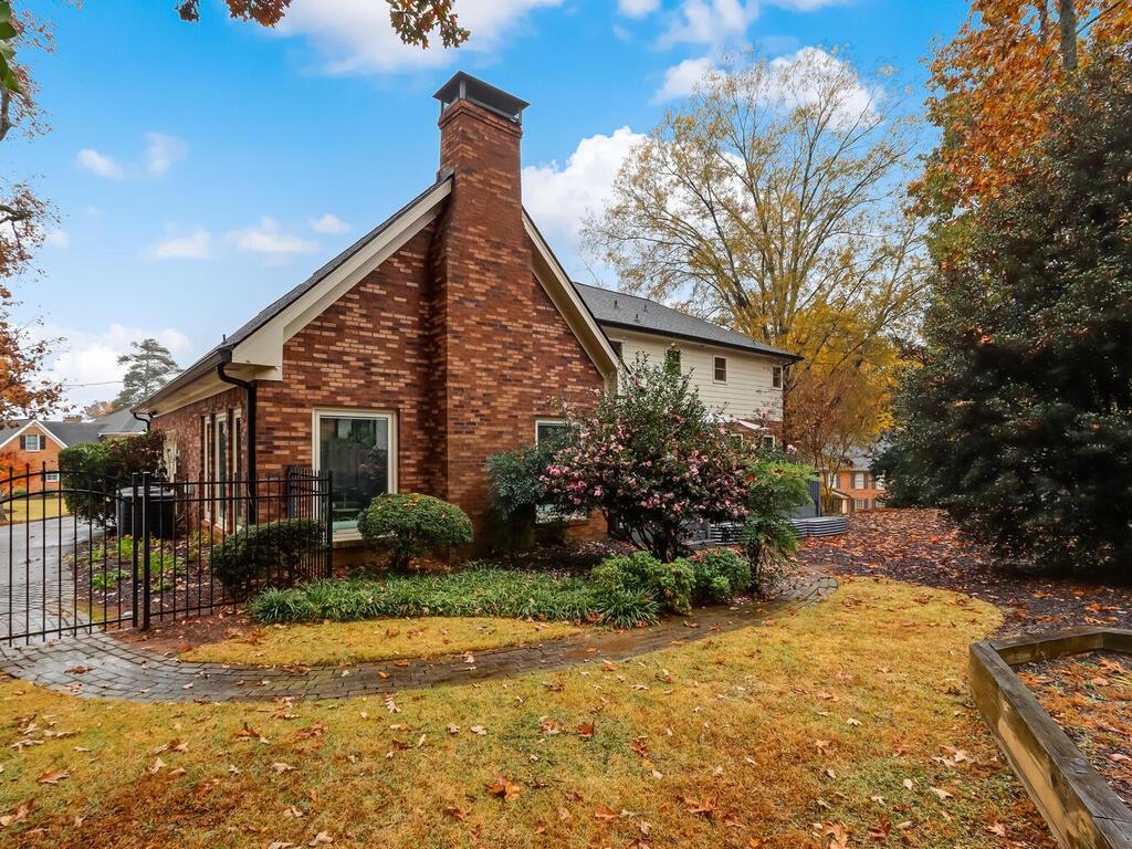 1100 SANTA FE Station