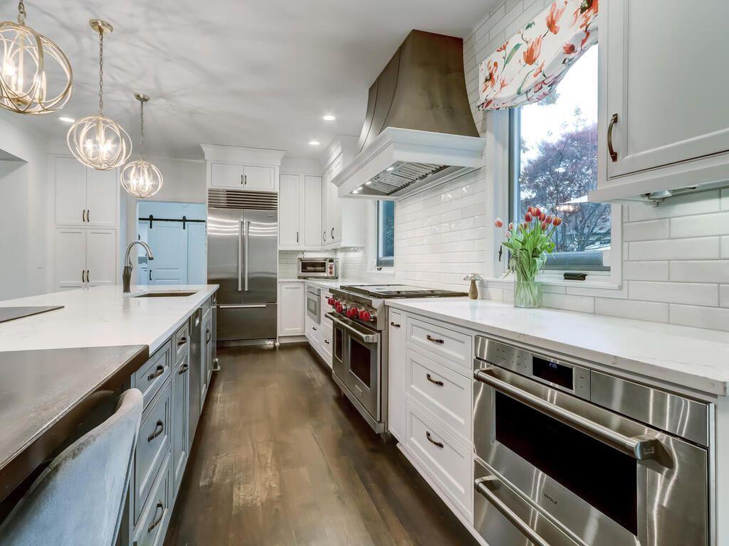 1100 SANTA FE Station