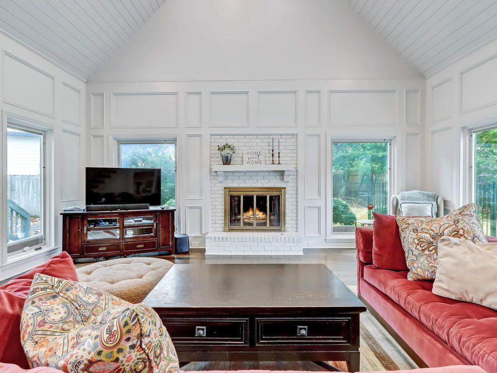 1100 SANTA FE Station