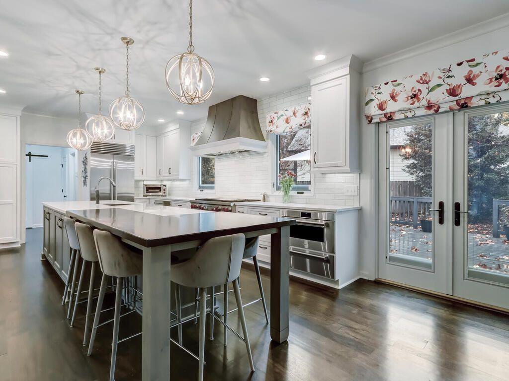 1100 SANTA FE Station