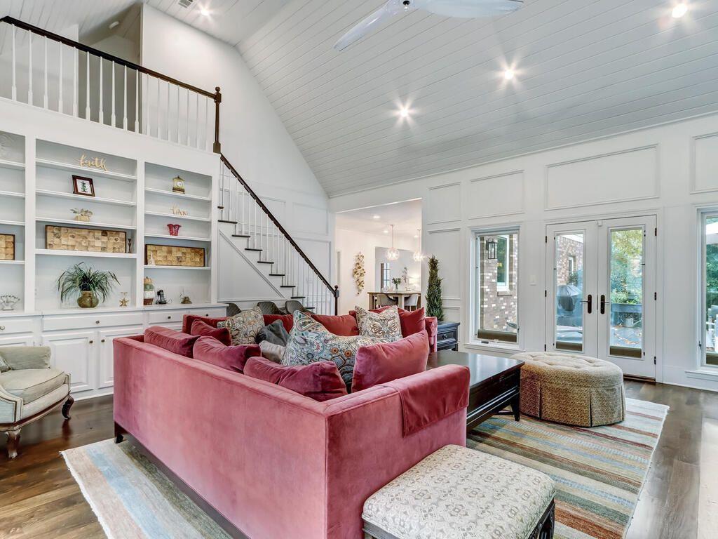 1100 SANTA FE Station