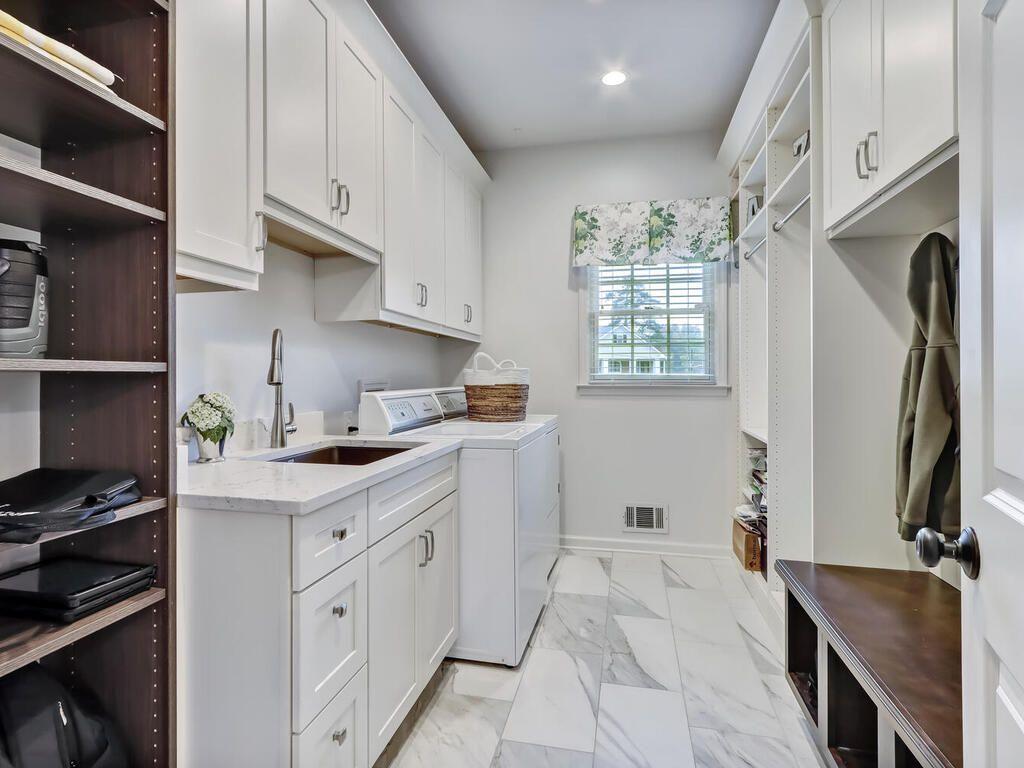 1100 SANTA FE Station