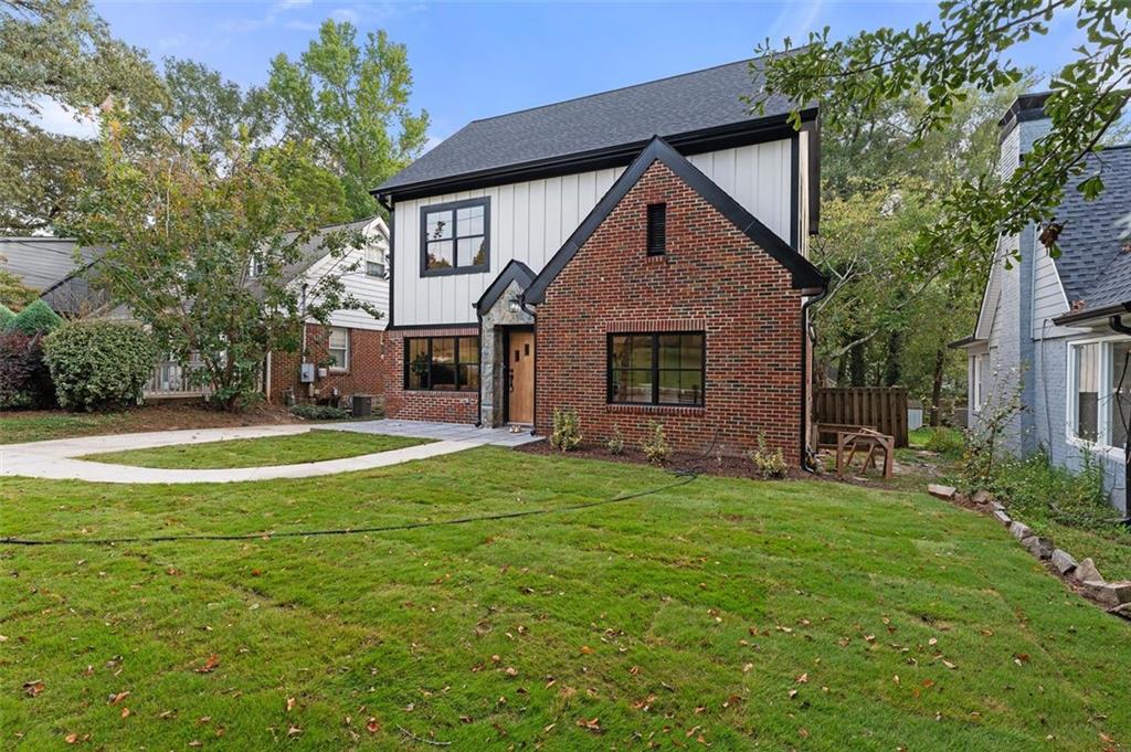 423 S COLUMBIA Drive