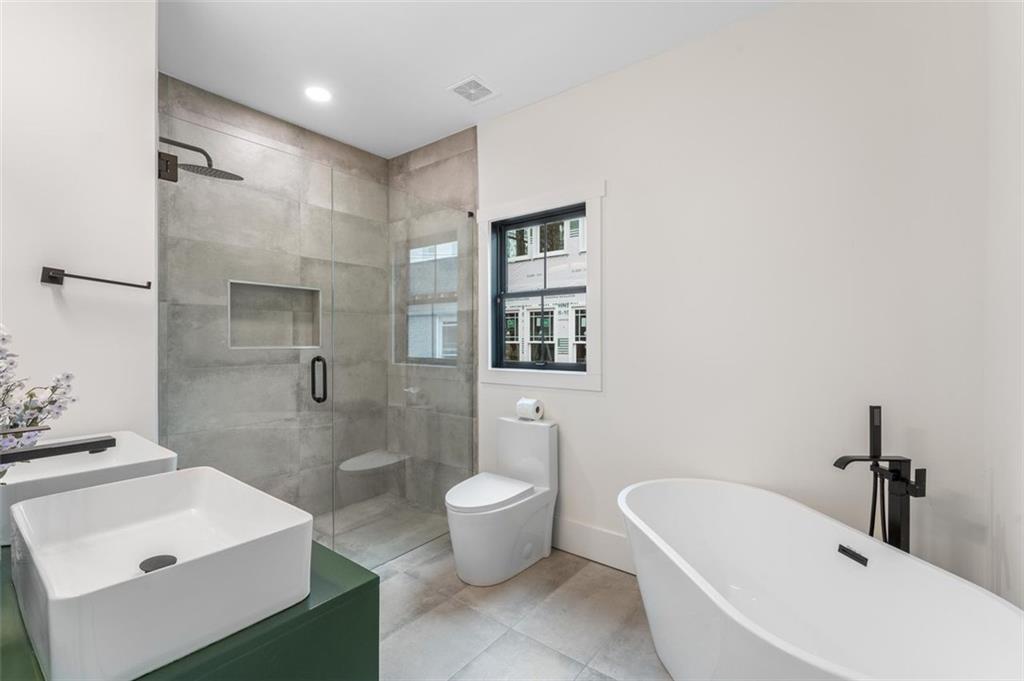 423 S COLUMBIA Drive