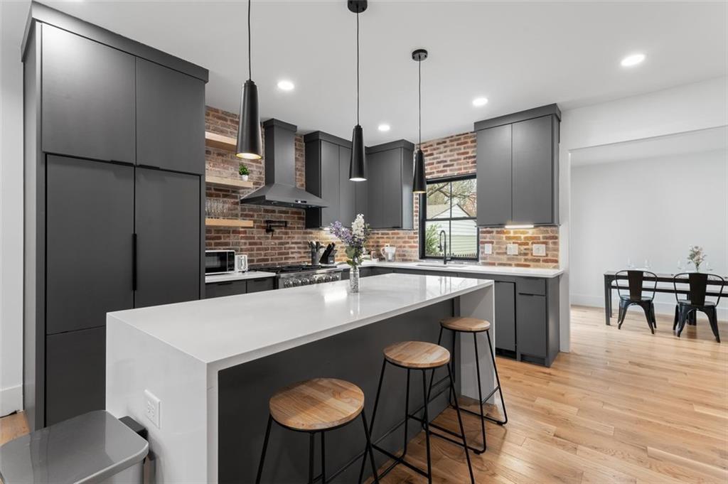 423 S COLUMBIA Drive