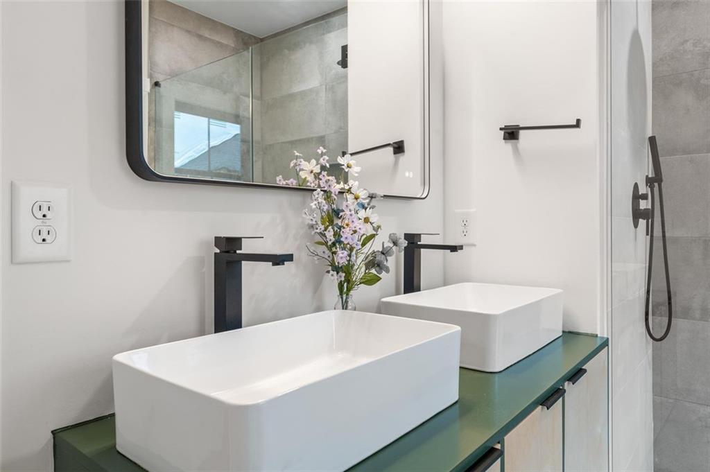 423 S COLUMBIA Drive