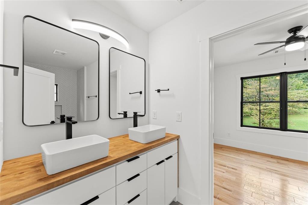 423 S COLUMBIA Drive