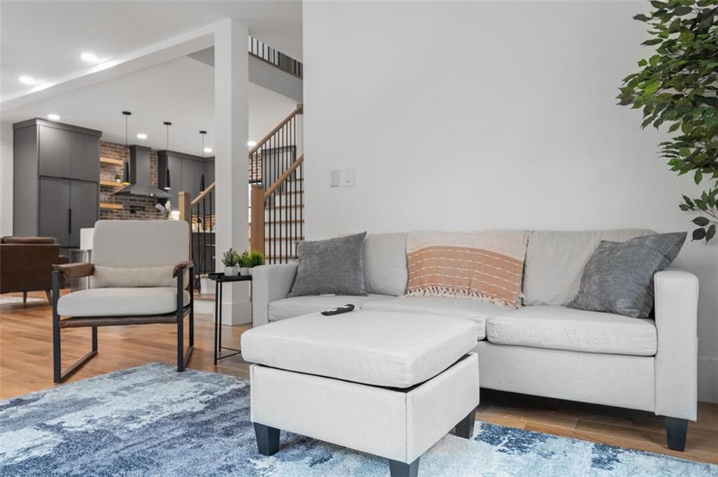 423 S COLUMBIA Drive