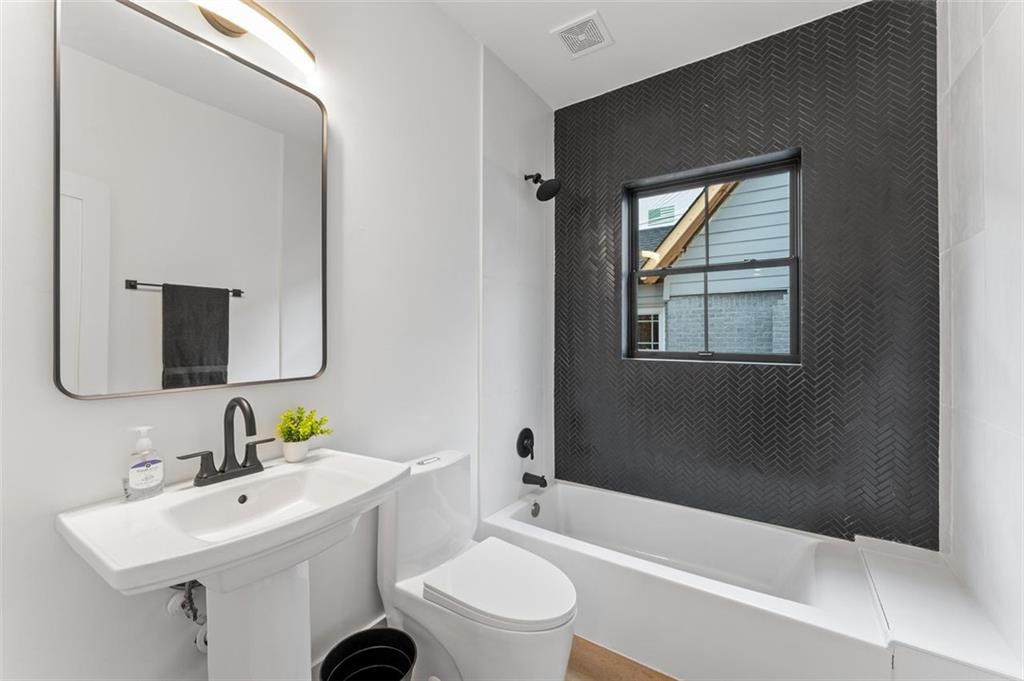 423 S COLUMBIA Drive