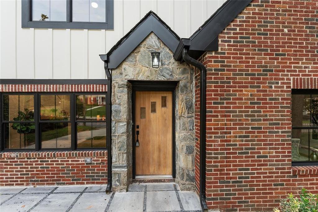 423 S COLUMBIA Drive