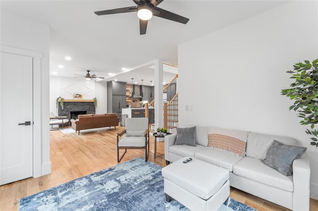 423 S COLUMBIA Drive