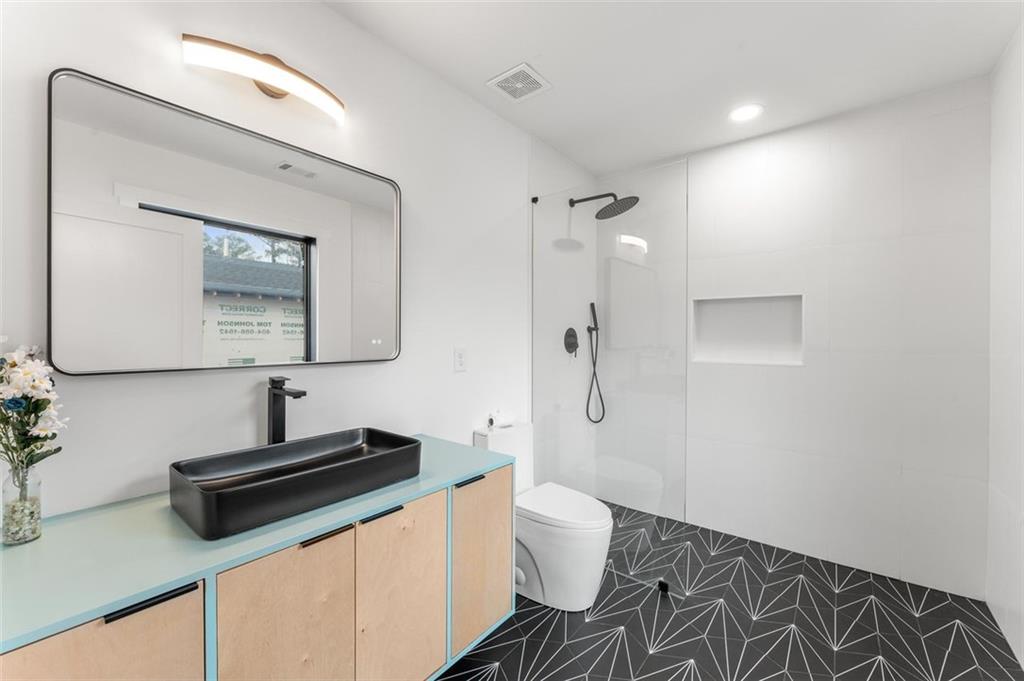 423 S COLUMBIA Drive