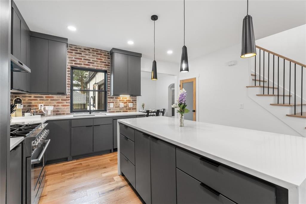 423 S COLUMBIA Drive