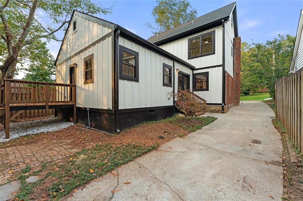 423 S COLUMBIA Drive