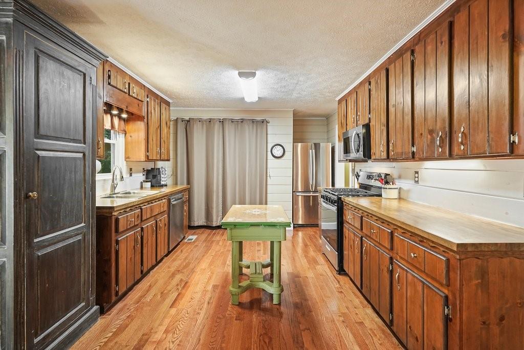 2262 Bayswater Drive NW