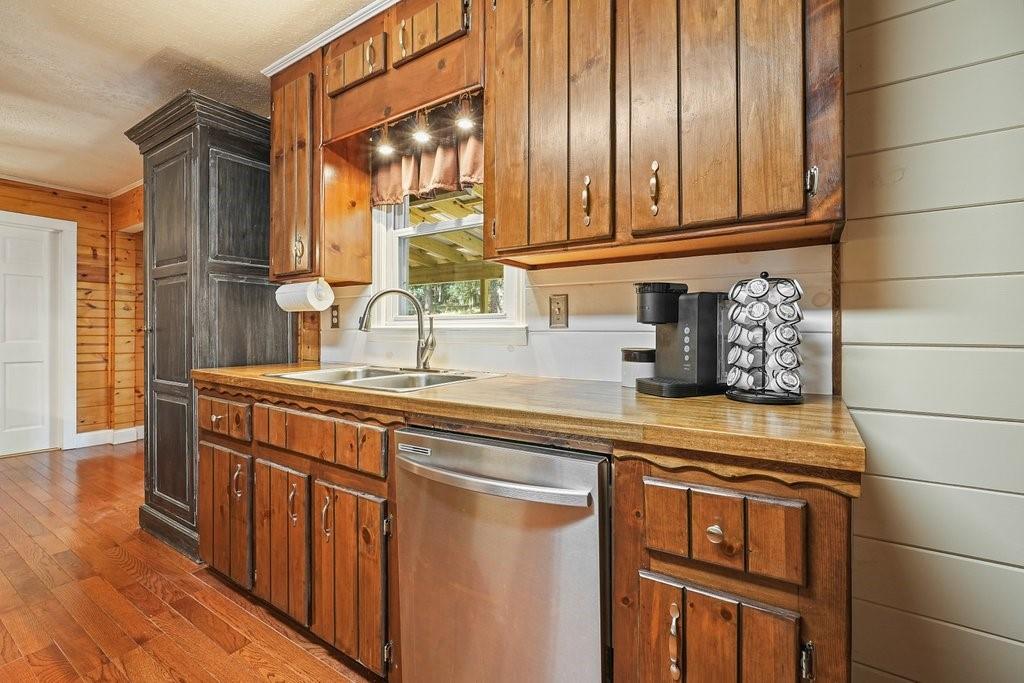 2262 Bayswater Drive NW