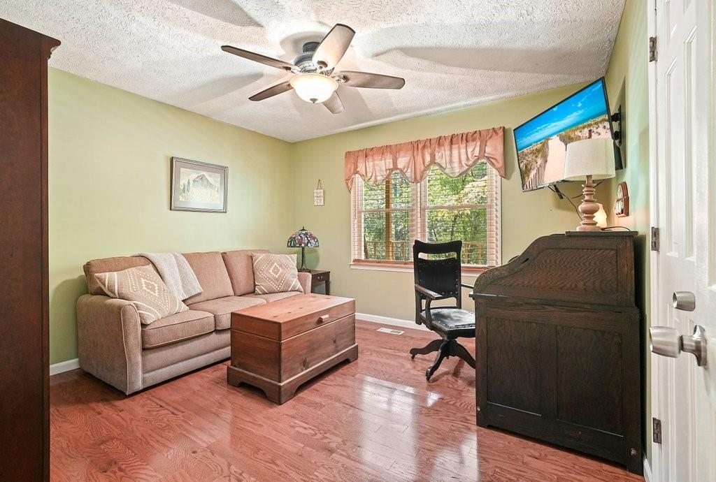 2262 Bayswater Drive NW