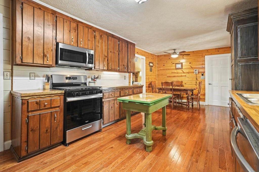 2262 Bayswater Drive NW