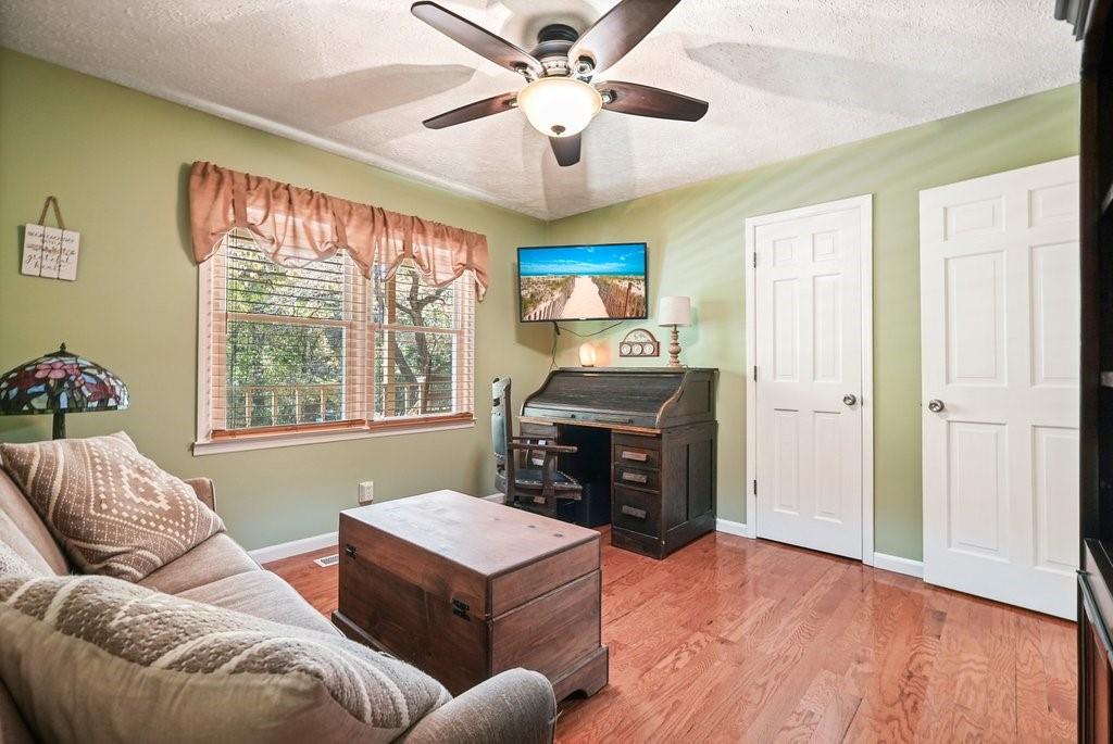 2262 Bayswater Drive NW