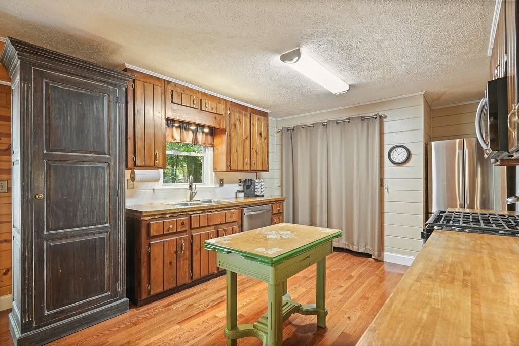 2262 Bayswater Drive NW