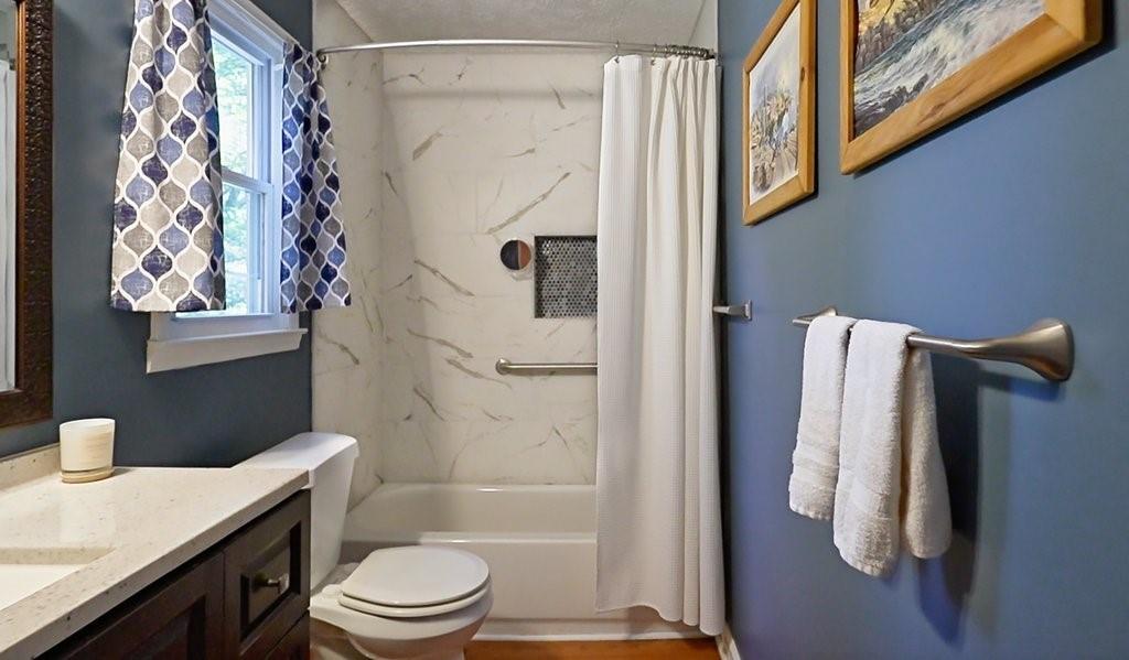 2262 Bayswater Drive NW