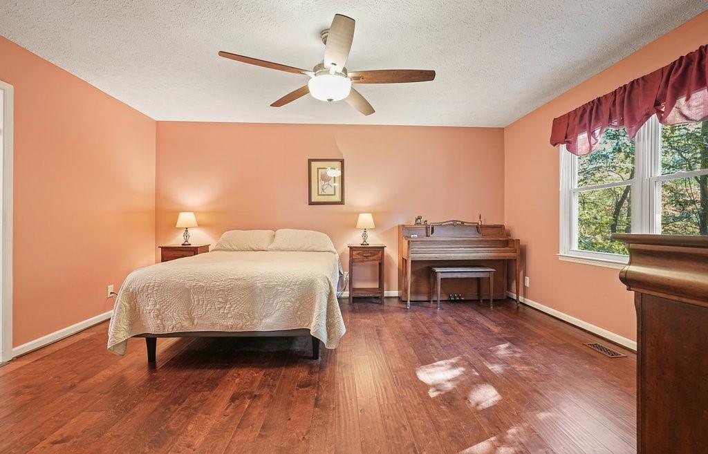 2262 Bayswater Drive NW