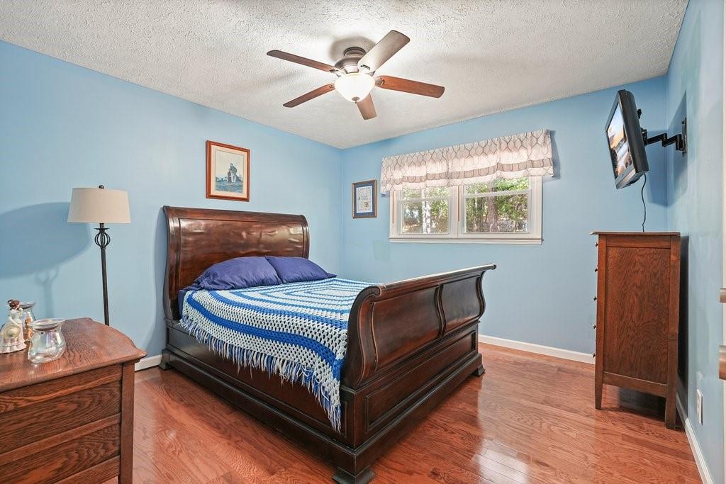 2262 Bayswater Drive NW