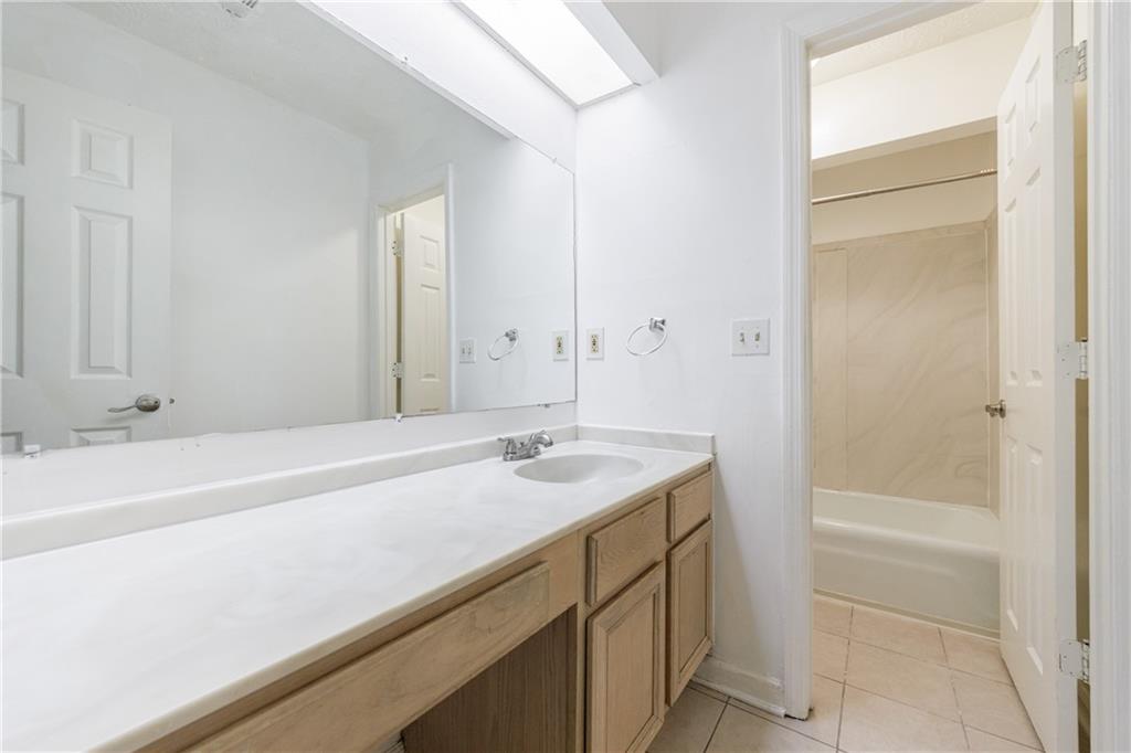 838 Lake Hollow Boulevard SW