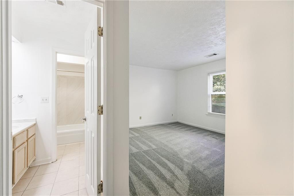 838 Lake Hollow Boulevard SW