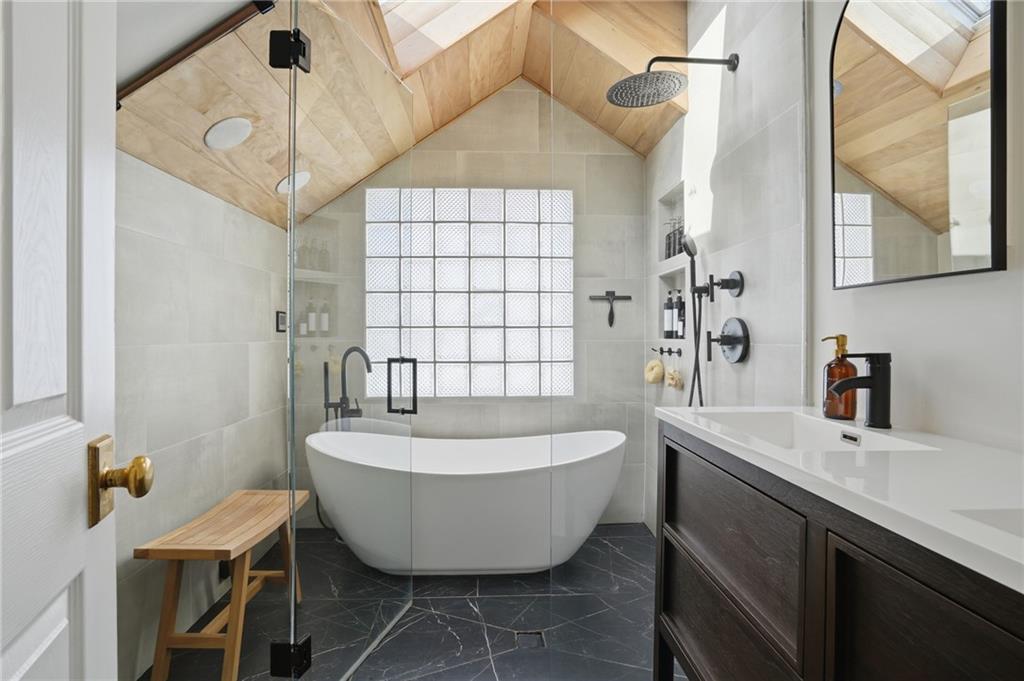 1452 North Avenue NE