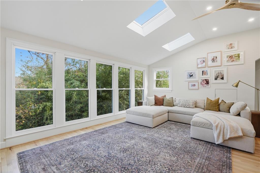 1452 North Avenue NE