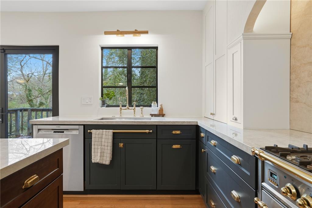 1452 North Avenue NE