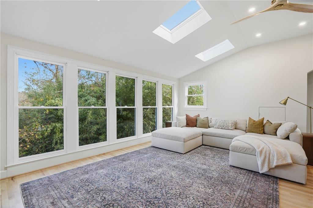 1452 North Avenue NE