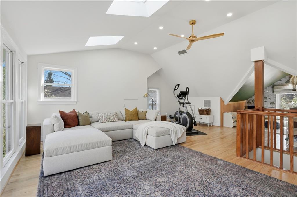 1452 North Avenue NE