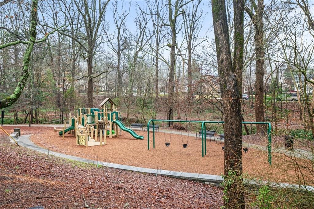 727 Brookridge Drive NE