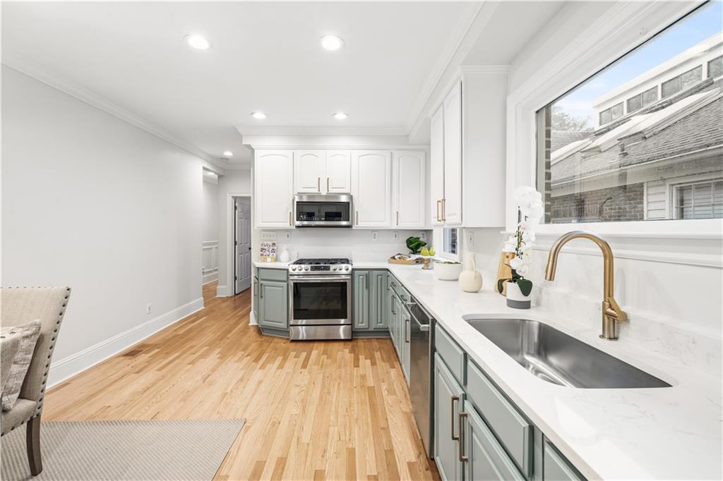 727 Brookridge Drive NE