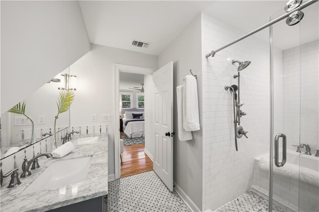 727 Brookridge Drive NE