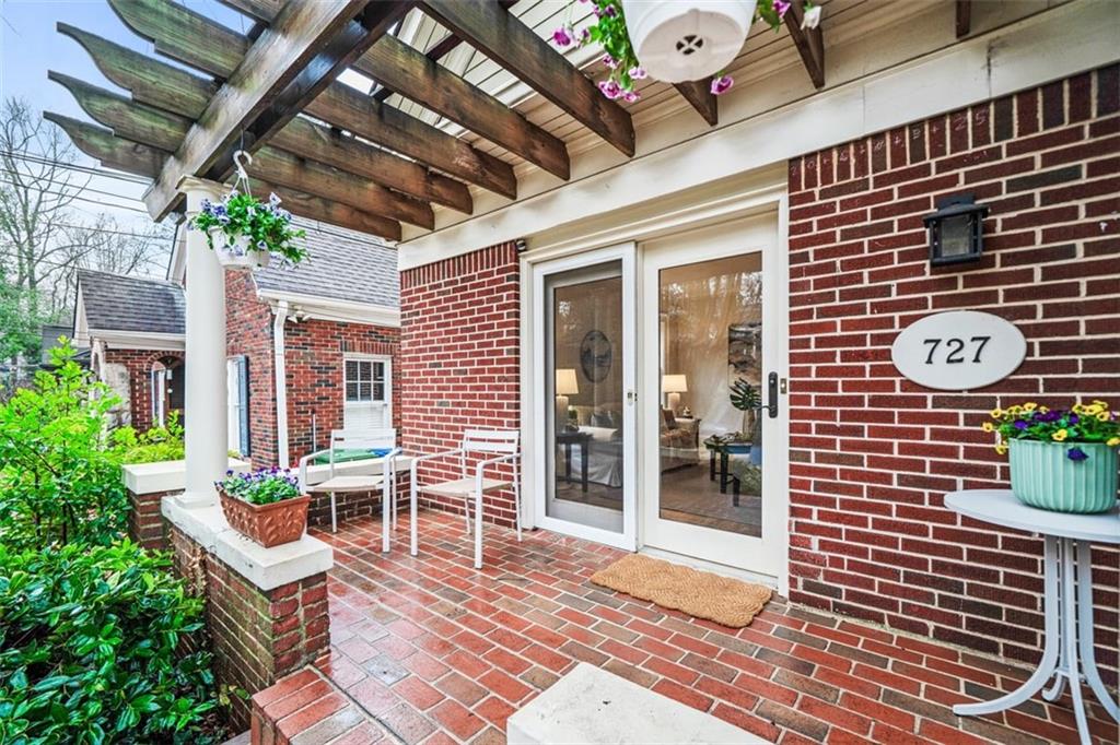 727 Brookridge Drive NE