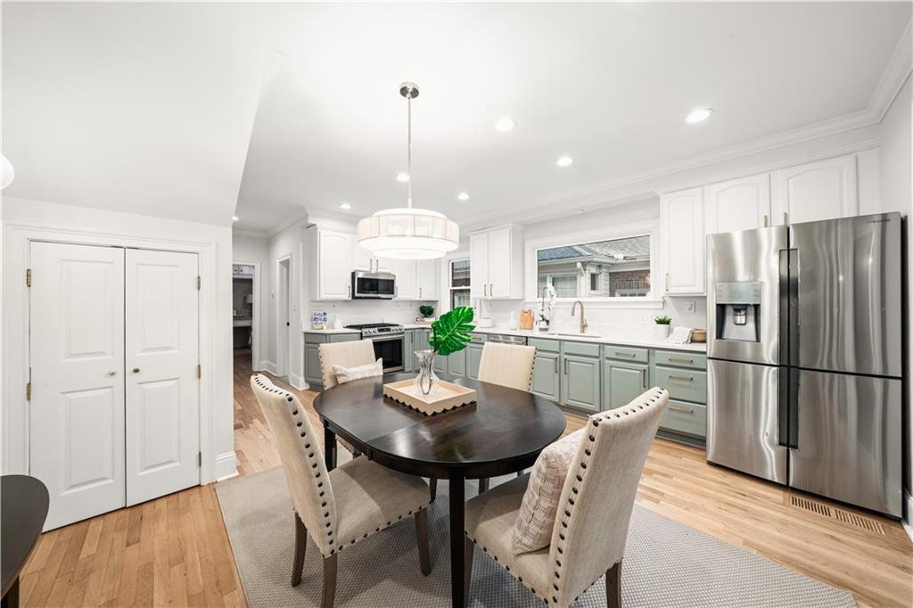 727 Brookridge Drive NE