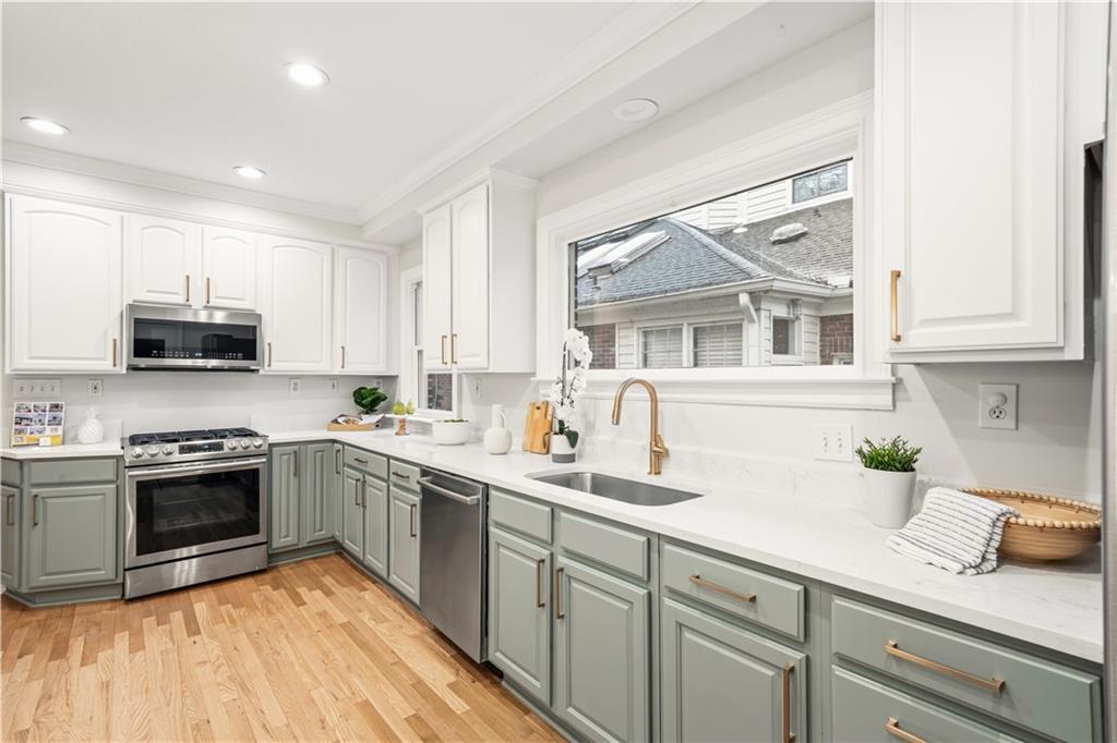 727 Brookridge Drive NE