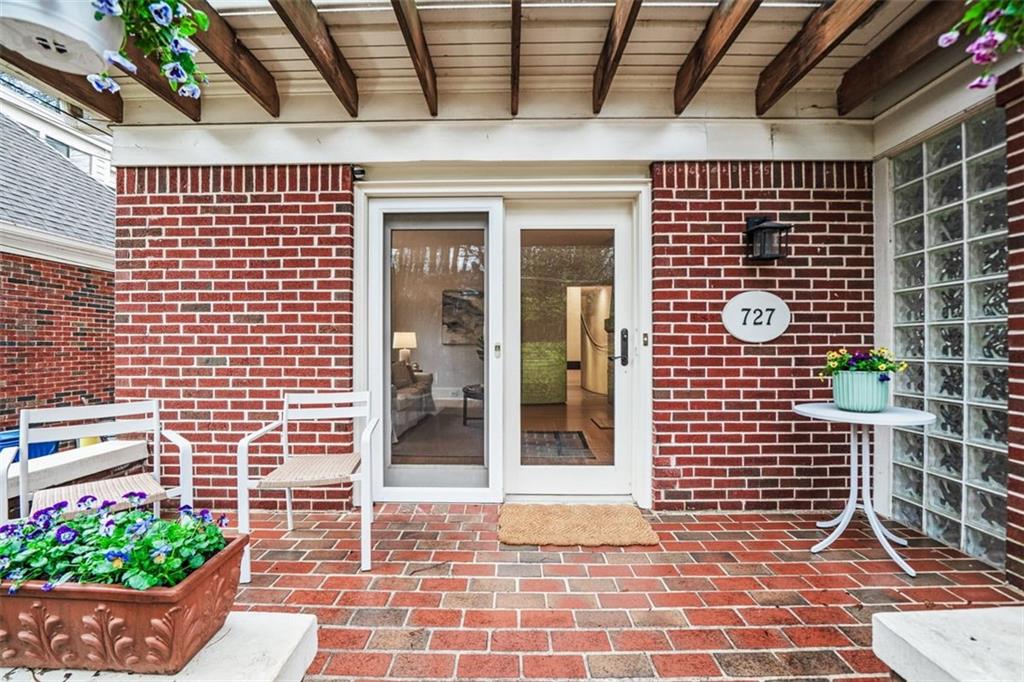 727 Brookridge Drive NE