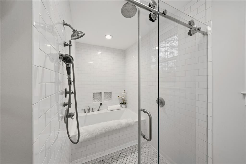 727 Brookridge Drive NE