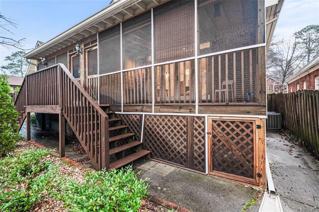 727 Brookridge Drive NE