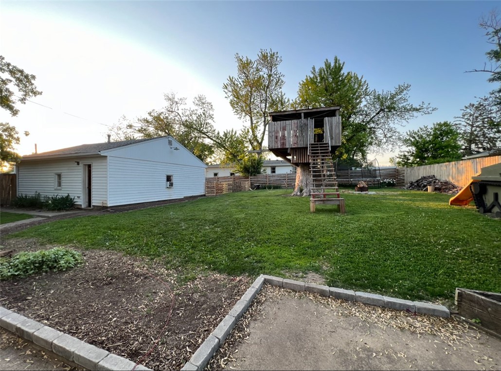 211 E North Street