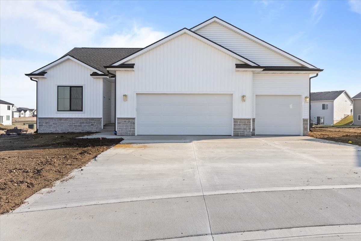 1910 16th Circle SE