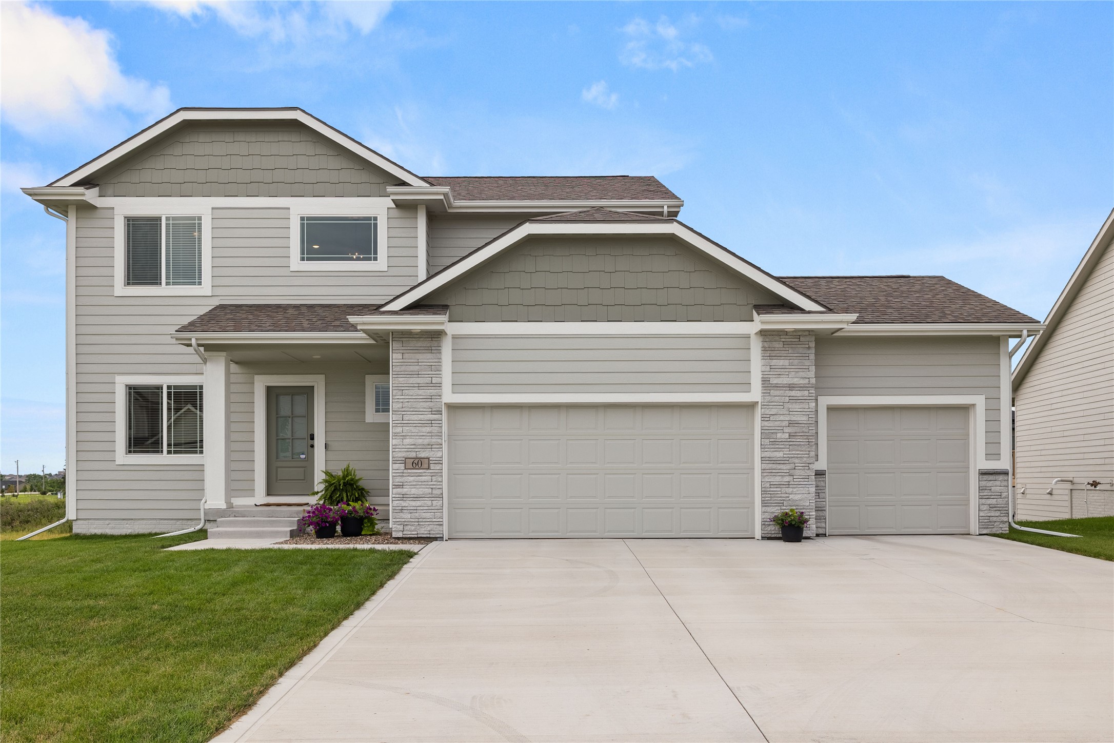60 NW Valleyview Drive