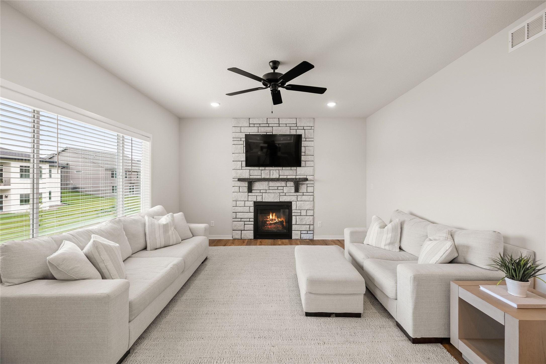 60 NW Valleyview Drive