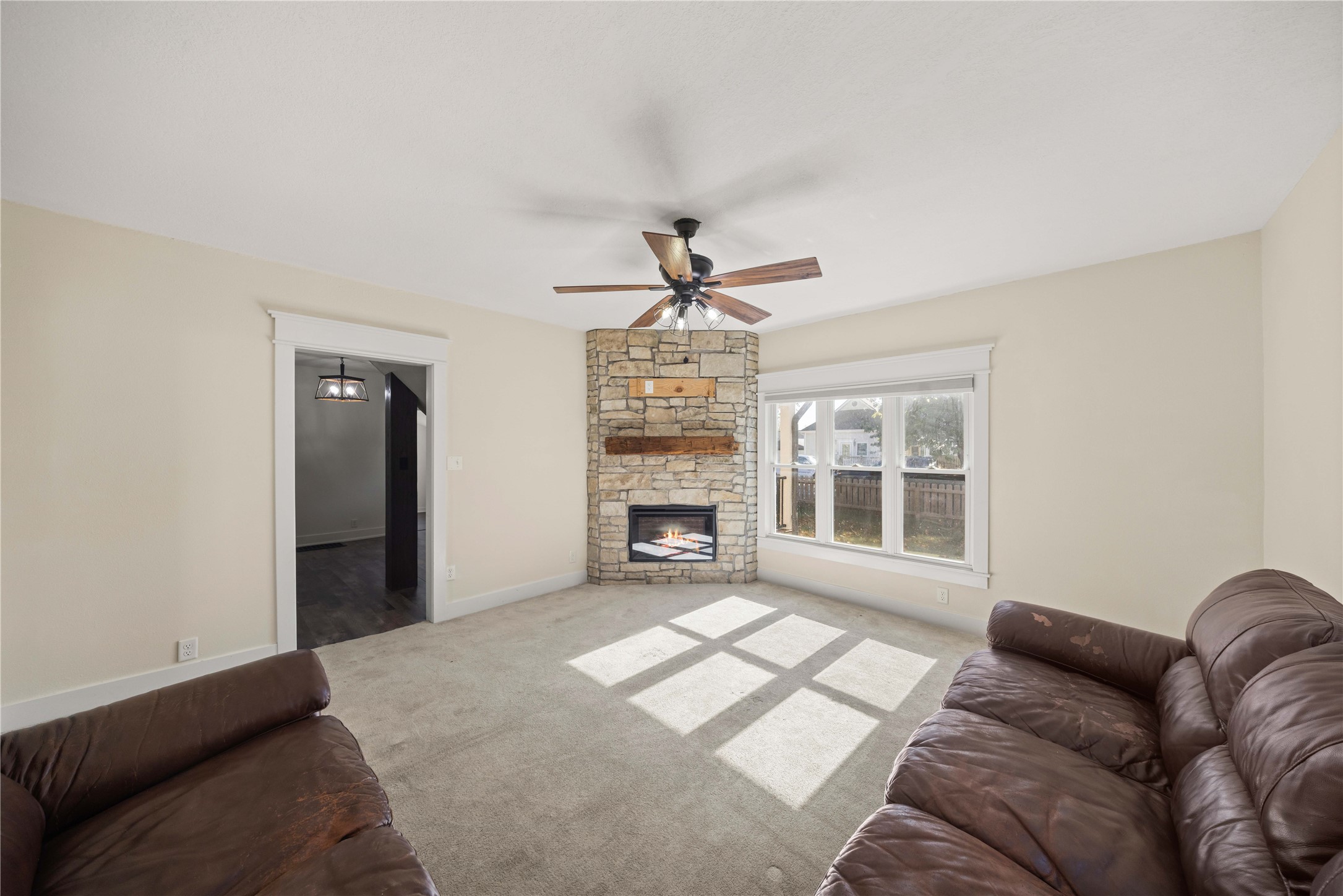 213 W 7th Street